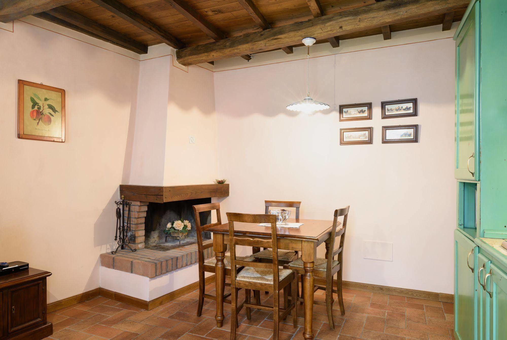 Borgo Dei Corsi Holiday House Reggiolo Eksteriør billede